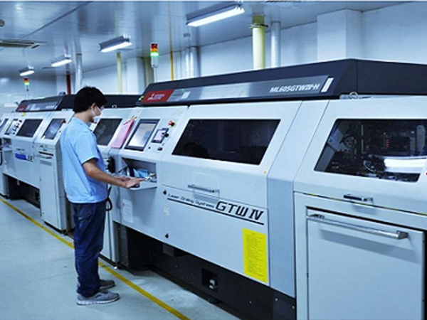 Laser drilling rig